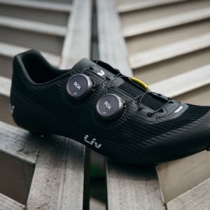 Side profile of the Macha Pro in black.